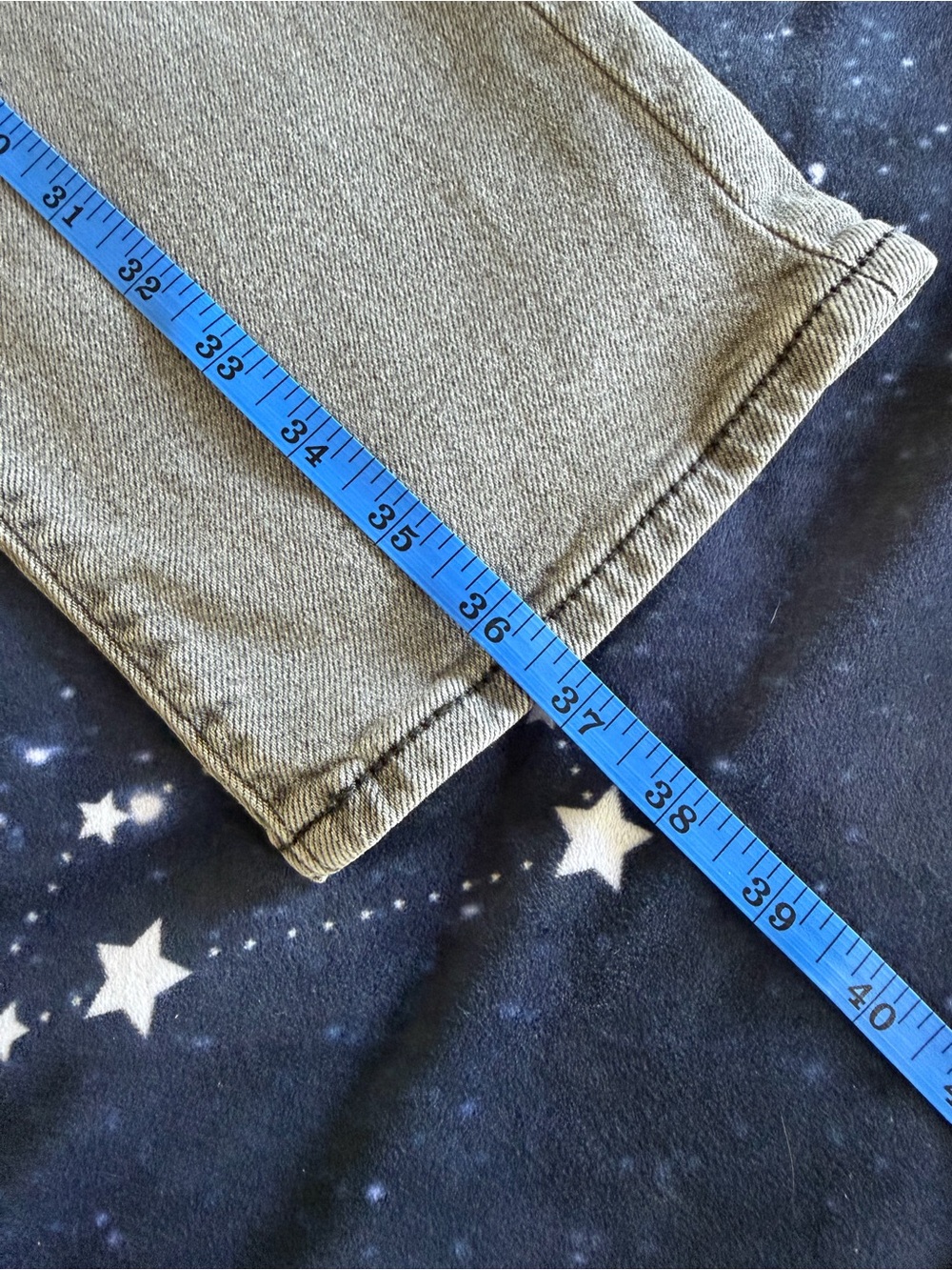 Levi's Wedgie Straight Jeans in Light Gray - Picture 9 of 10